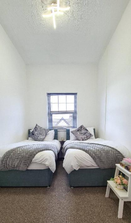 Entire 2 Bed Flat On 3Rd Floor Near City Centre & Stadium Cardiff Exterior photo